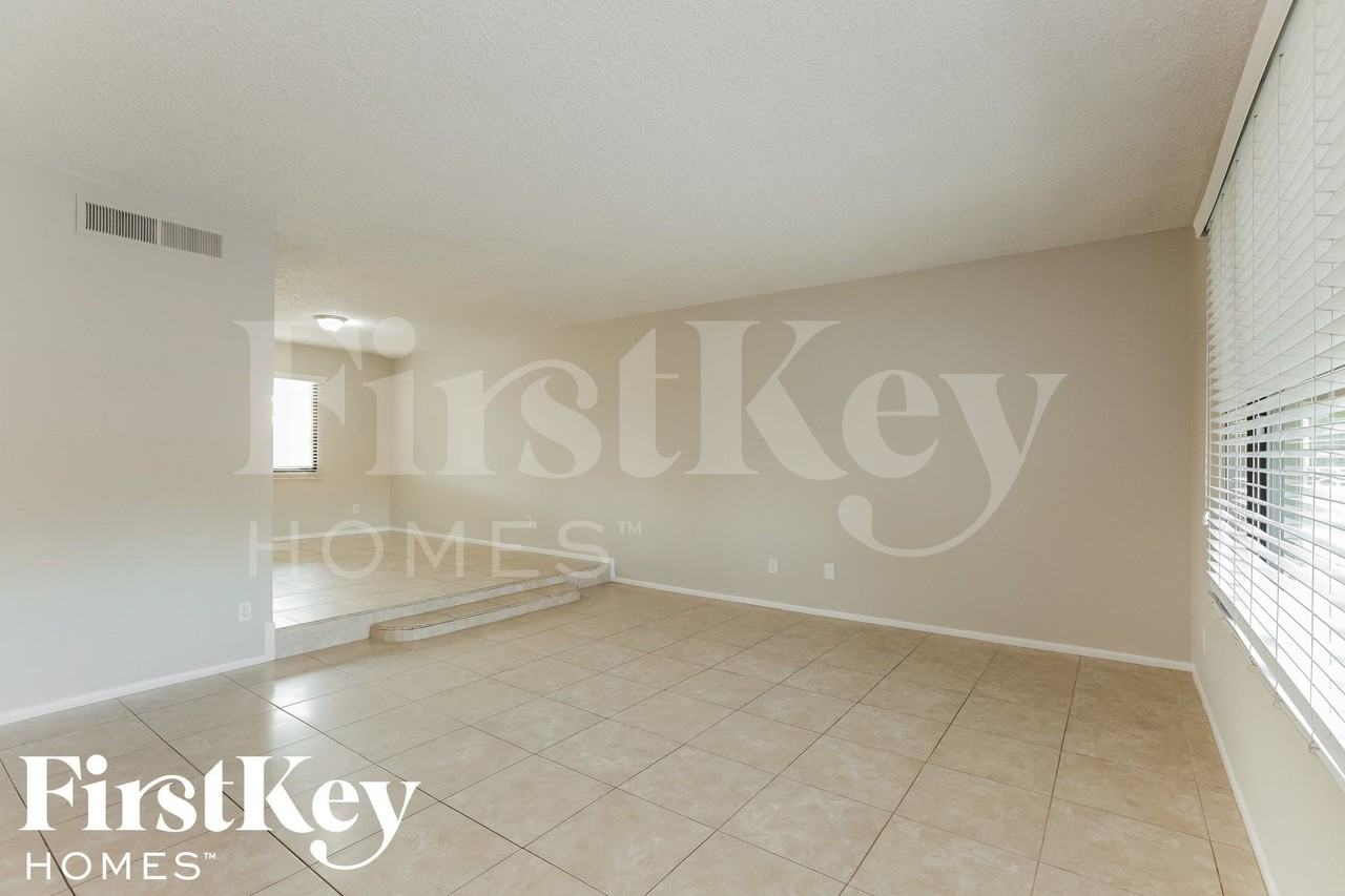 4501 S Forest Ave - Photo 3 of 15