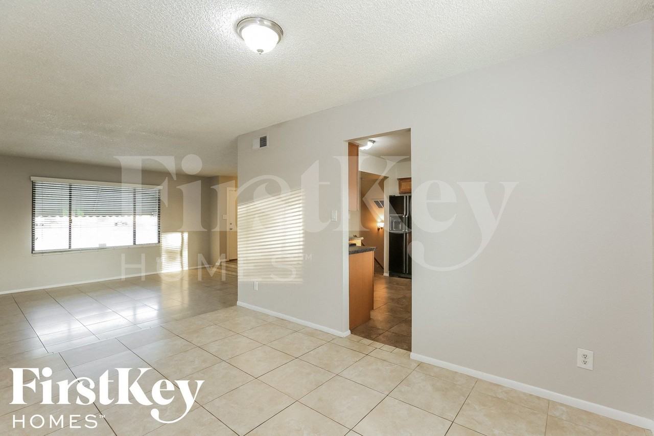 4501 S Forest Ave - Photo 4 of 15