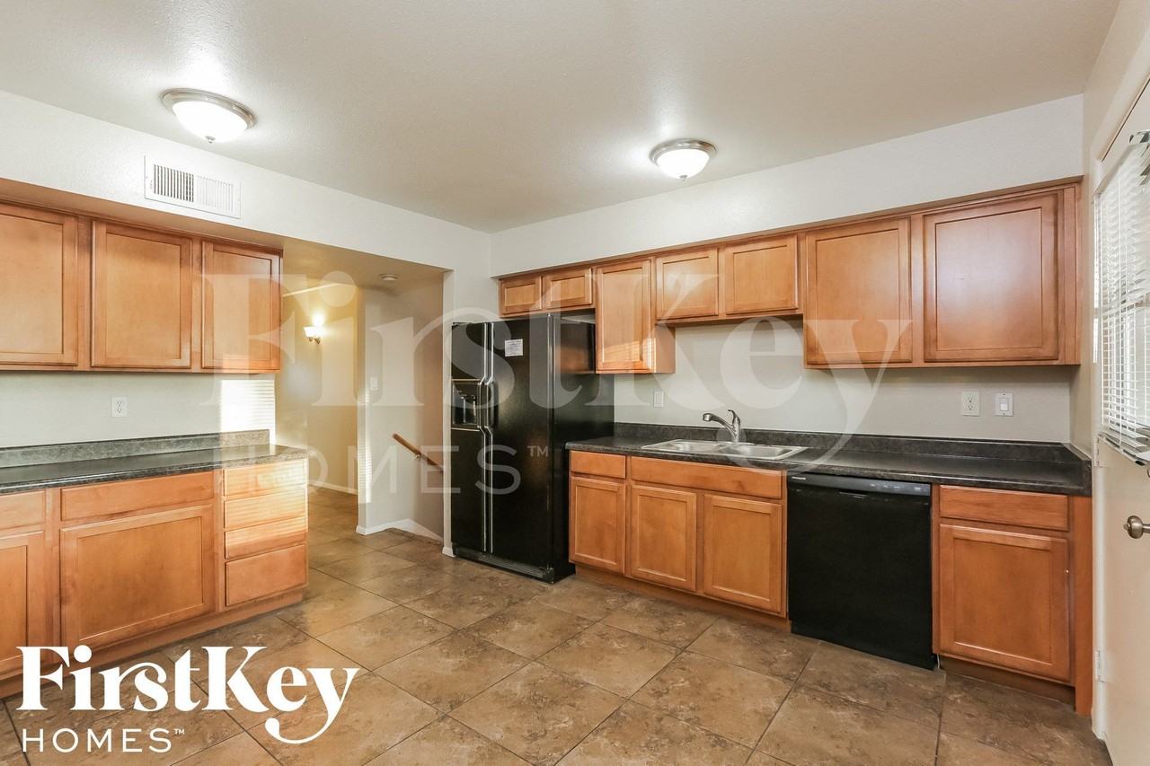 4501 S Forest Ave - Photo 5 of 15