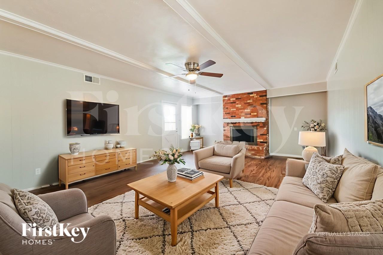 4301 Augusta Dr - Photo 5 of 20