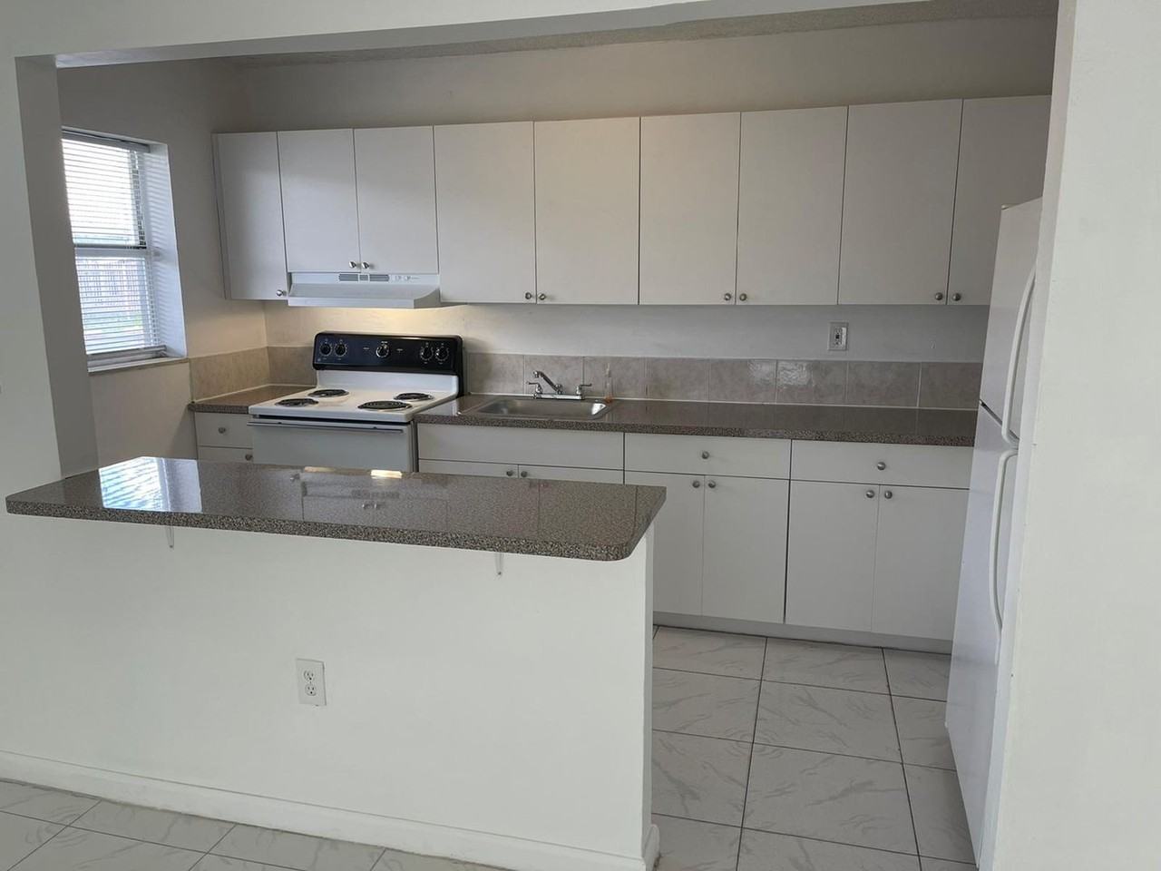 West Garden Villas - Photo 5 of 21