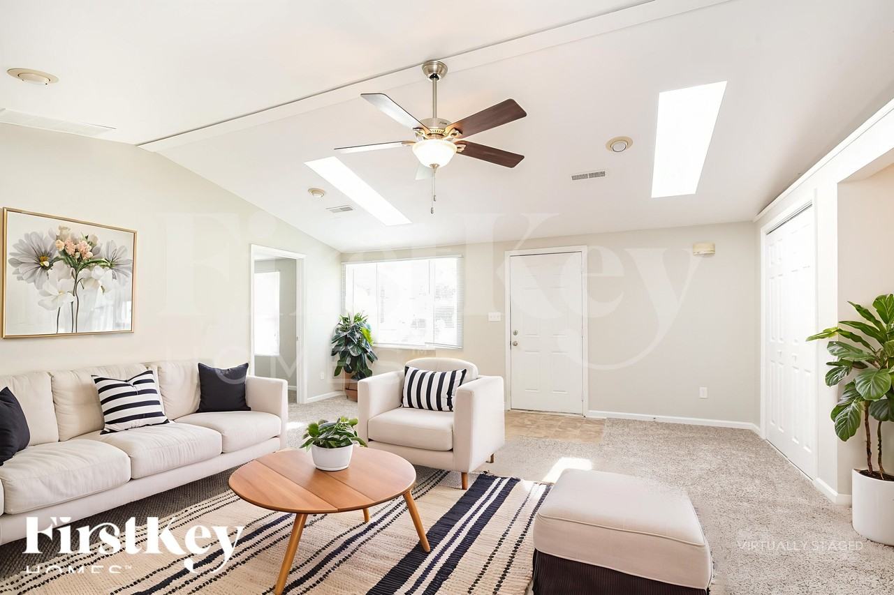 3312 S Parker Ave - Photo 4 of 18