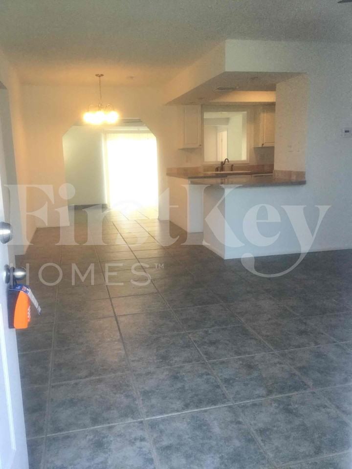 305 Ne Floresta Dr - Photo 2 of 31