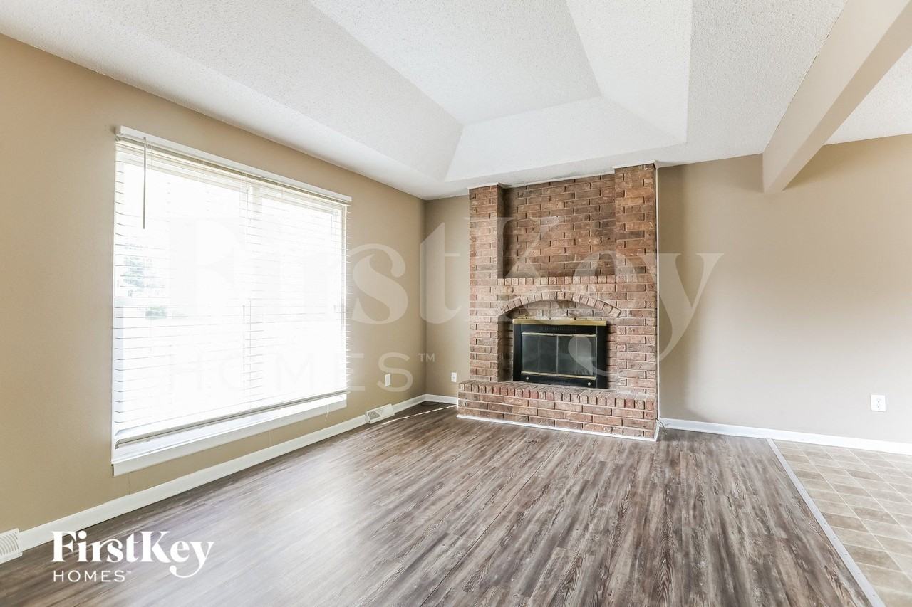 2921 Sw Moore St - Photo 3 of 15