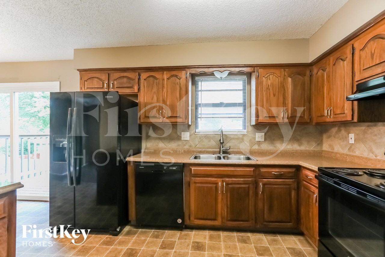 2921 Sw Moore St - Photo 6 of 15