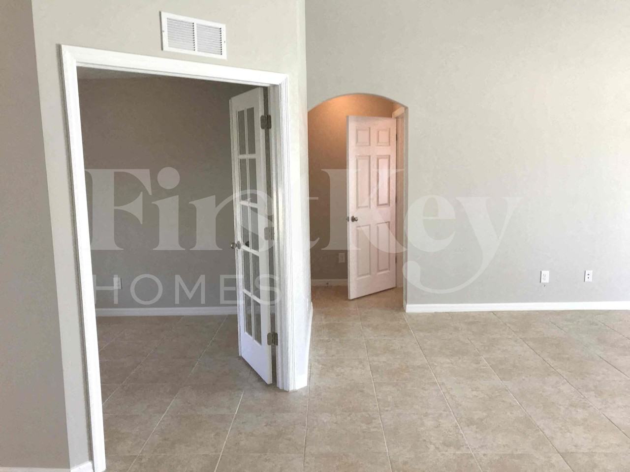 2512 Nw 24th Ter - Photo 4 of 29