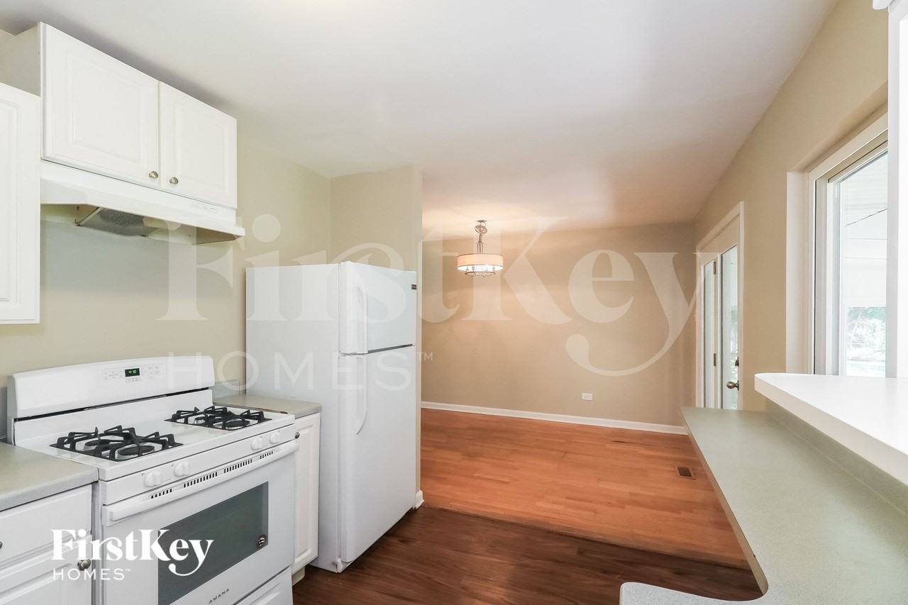 235 E Wrightwood Ave - Photo 5 of 15