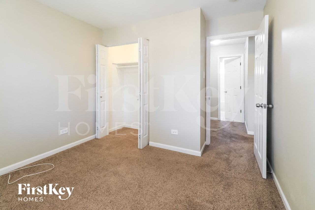 235 E Wrightwood Ave - Photo 7 of 13