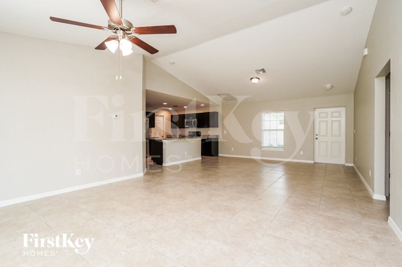 2101 Nw 10th Ter - Photo 3 of 14