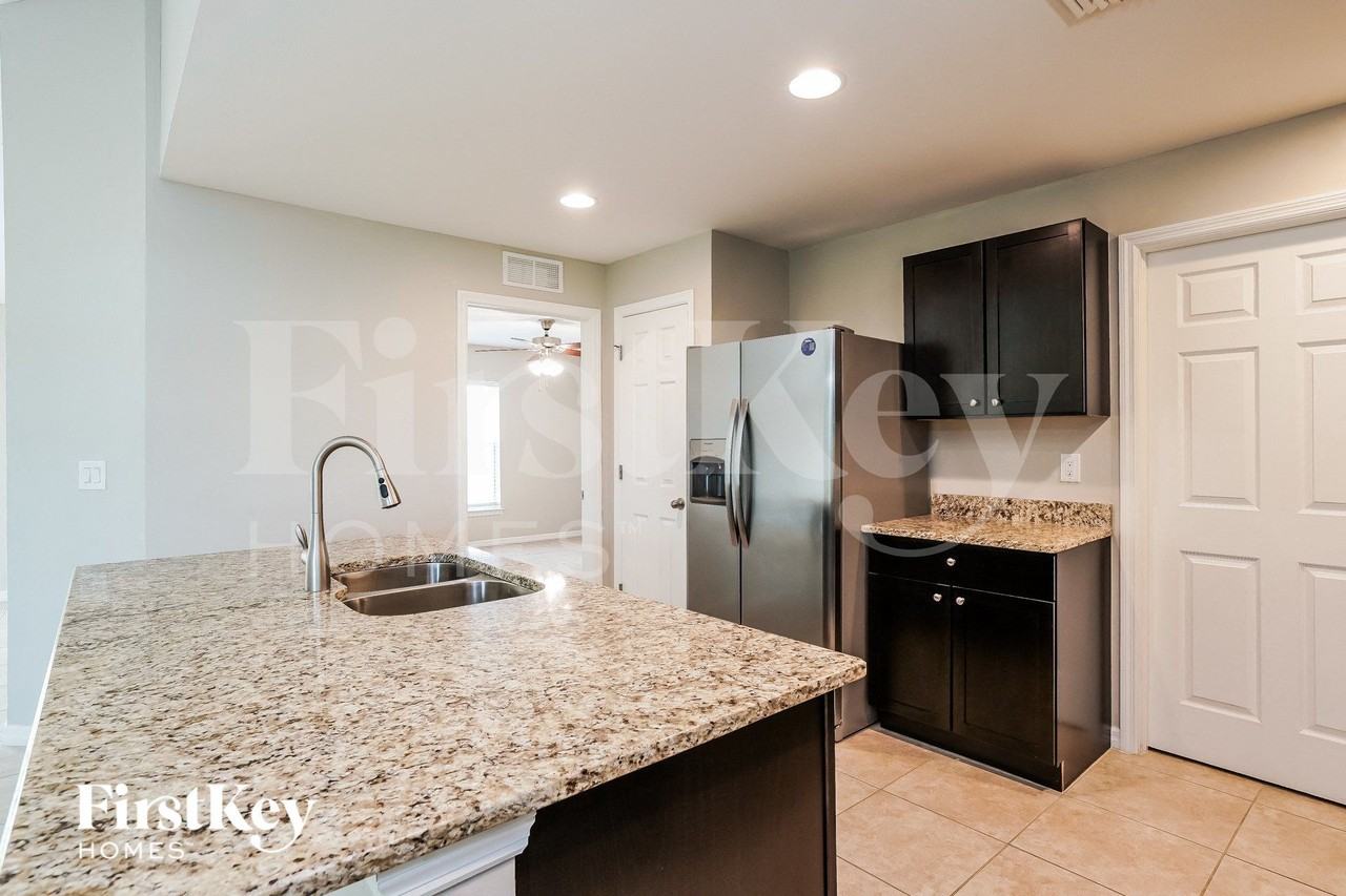 2101 Nw 10th Ter - Photo 6 of 14