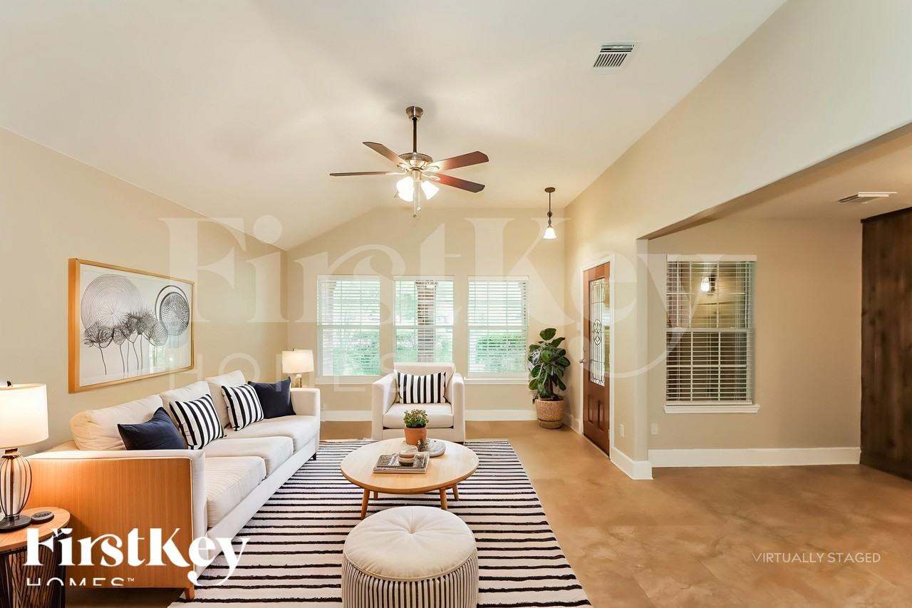 13029 Victoria Regina Dr - Photo 4 of 18