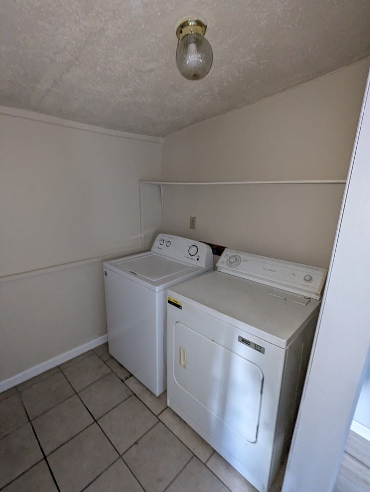 1413 Woodward St - Photo 3 of 10