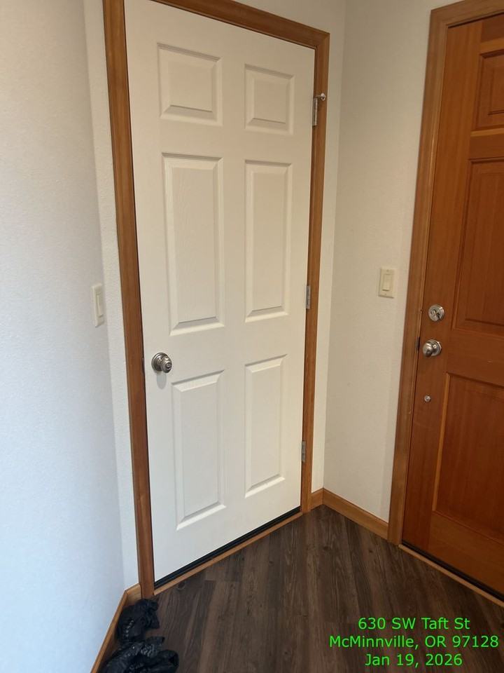 646 Sw Taft St - Photo 2 of 21