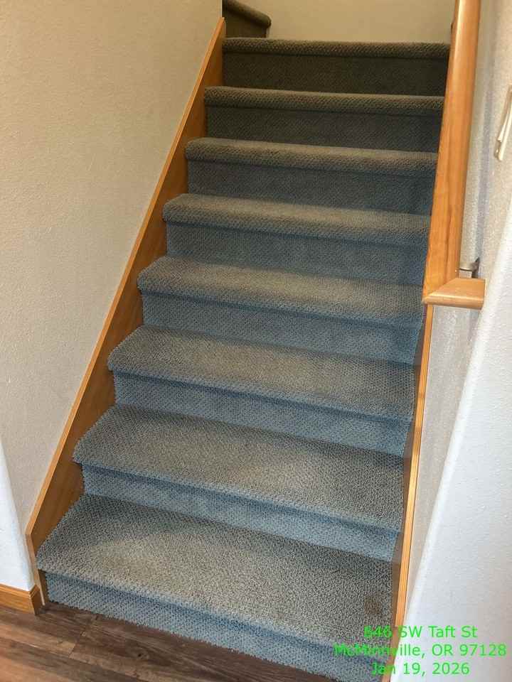 646 Sw Taft St - Photo 6 of 21