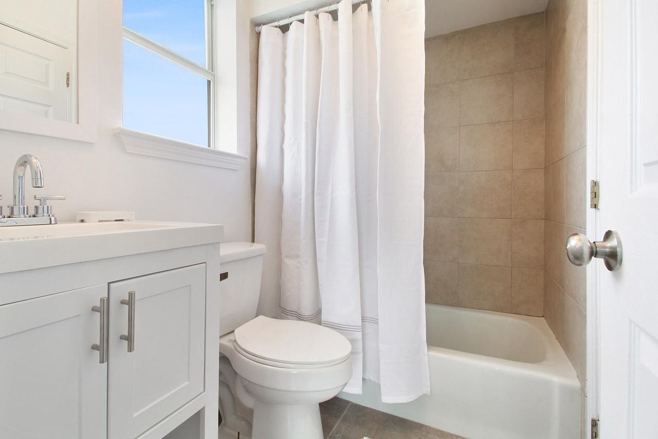 2427 Kerlerec St #8 - Photo 3 of 7