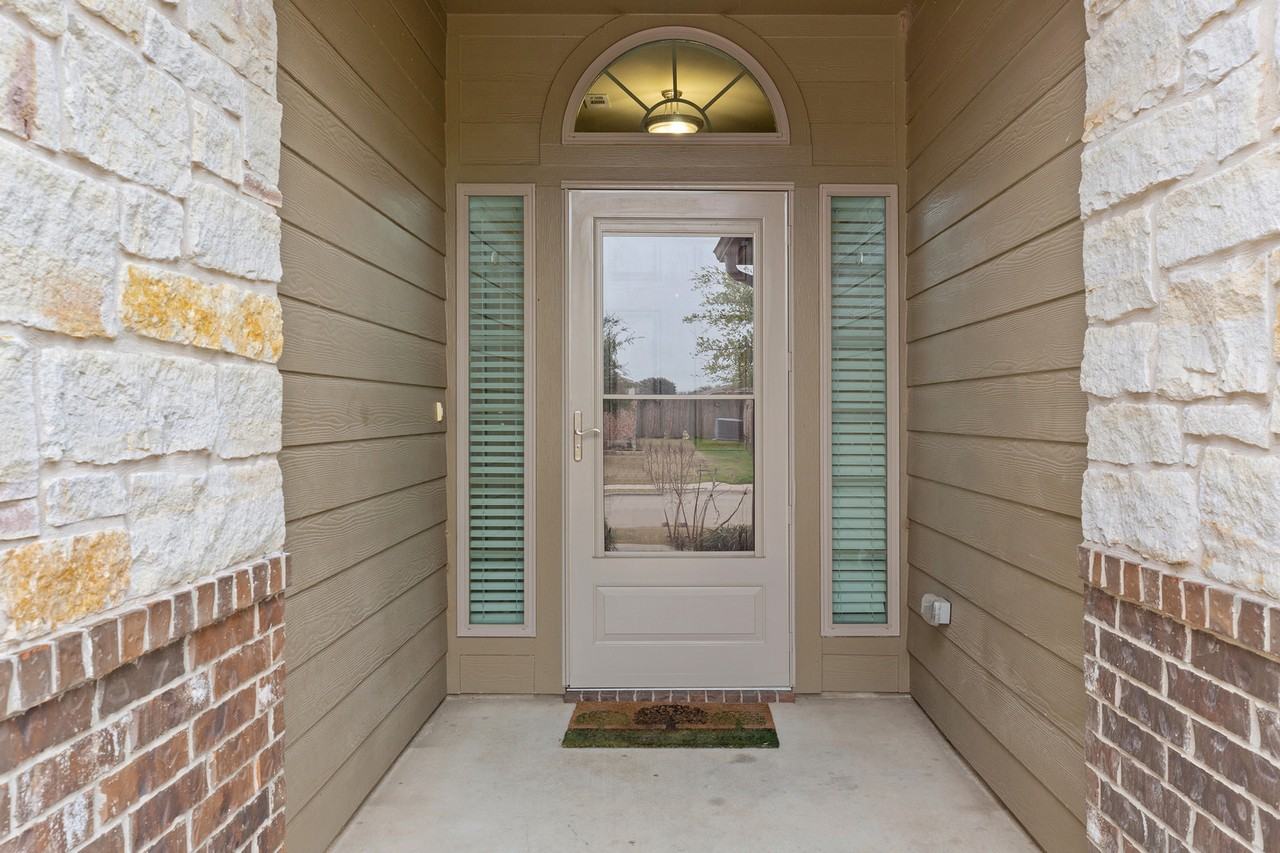 7916 Fieldstone Dr - Photo 2 of 20