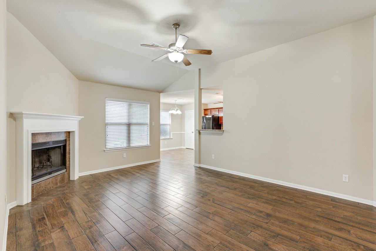 7916 Fieldstone Dr - Photo 5 of 20