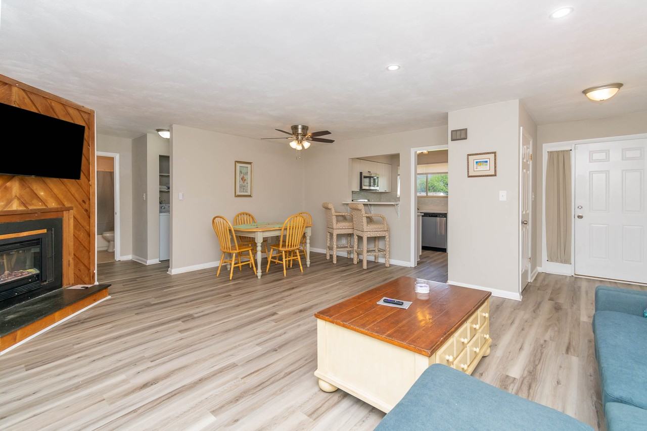 1540 Chela Ave #B - Photo 3 of 26