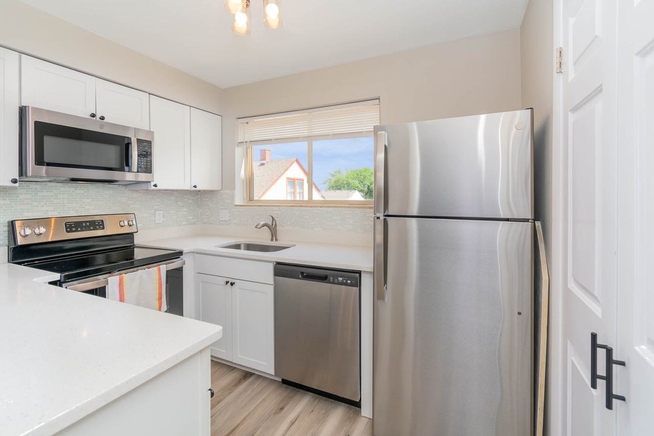 1540 Chela Ave #B - Photo 7 of 26