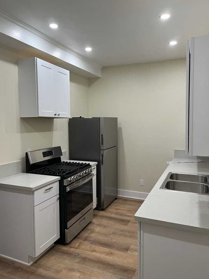 1240 Warner St #1 - Photo 4 of 8