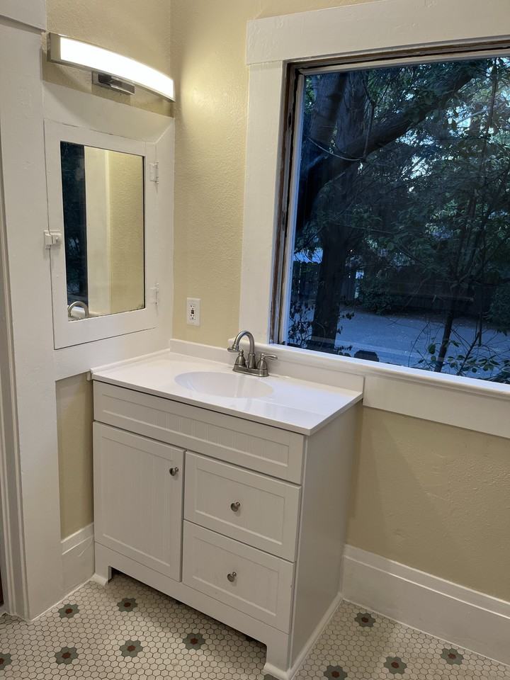 1240 Warner St #1 - Photo 7 of 8