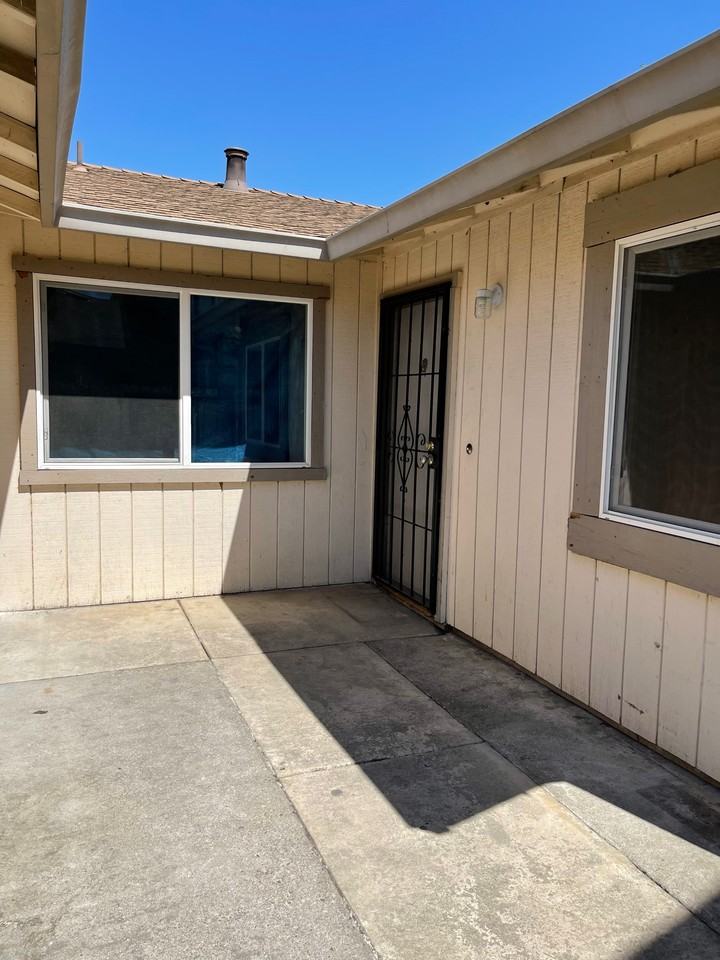 2221 Dogwood Way - Photo 2 of 15