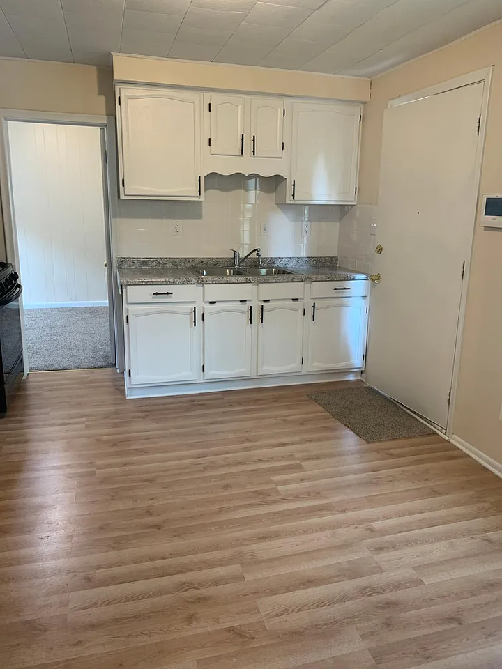 723 Conway St - Photo 5 of 16