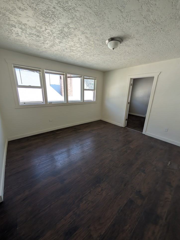 228 Wn, #4 - Photo 2 of 10