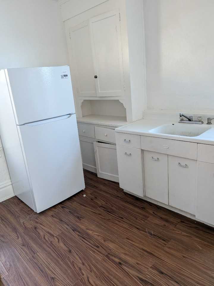 749 Florence Ave - Photo 3 of 7