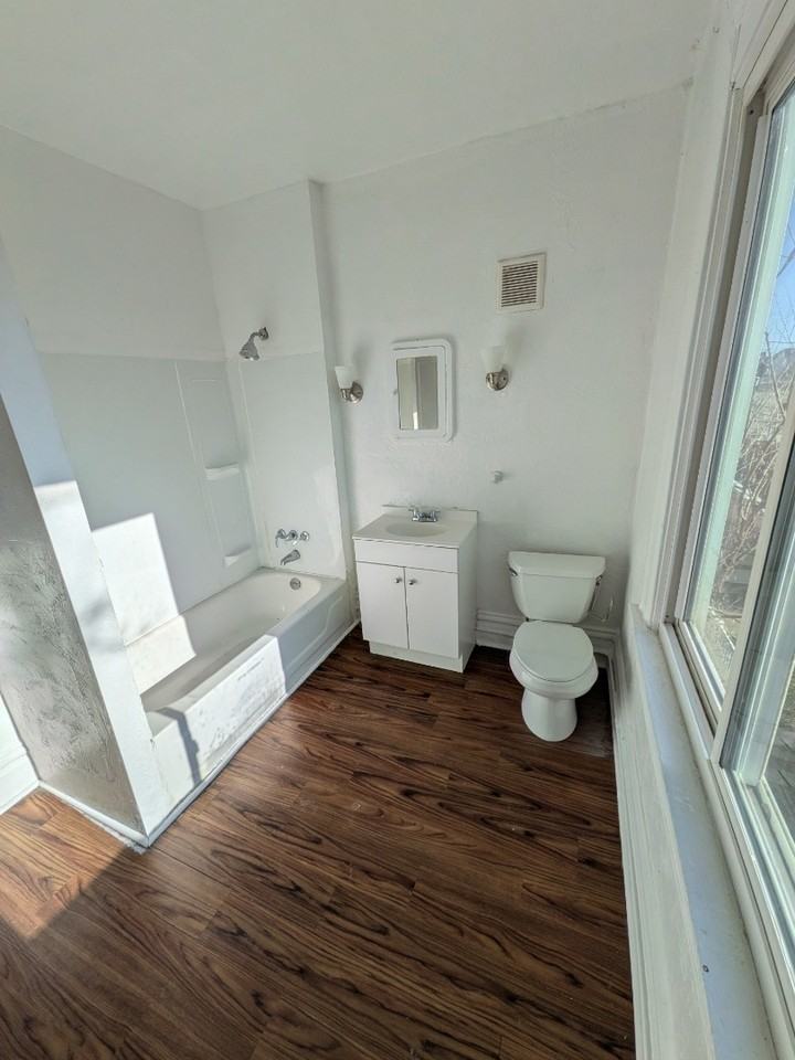 749 Florence Ave - Photo 4 of 7