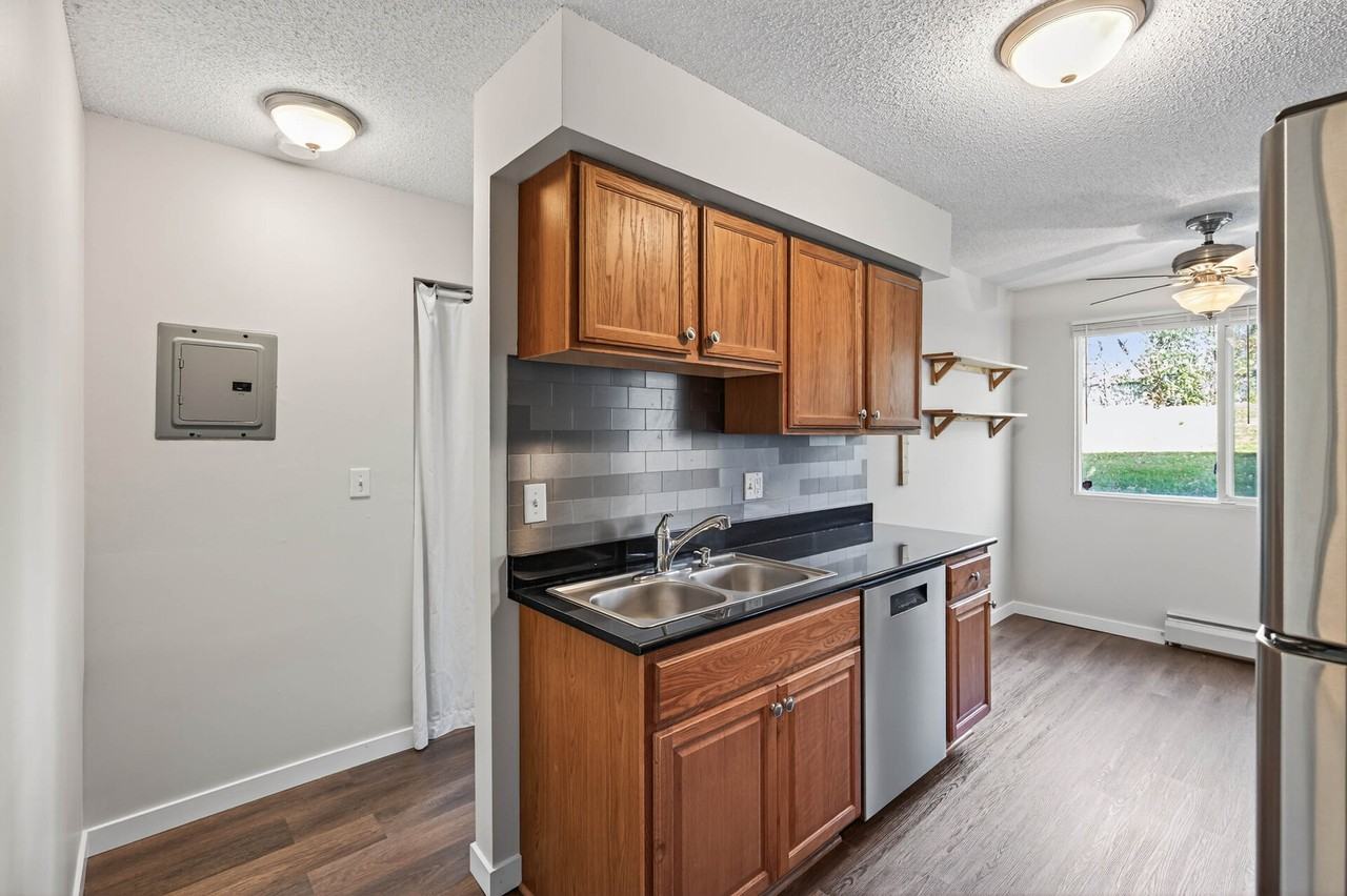 2720 Rosalyn Ct #103 - Photo 7 of 25