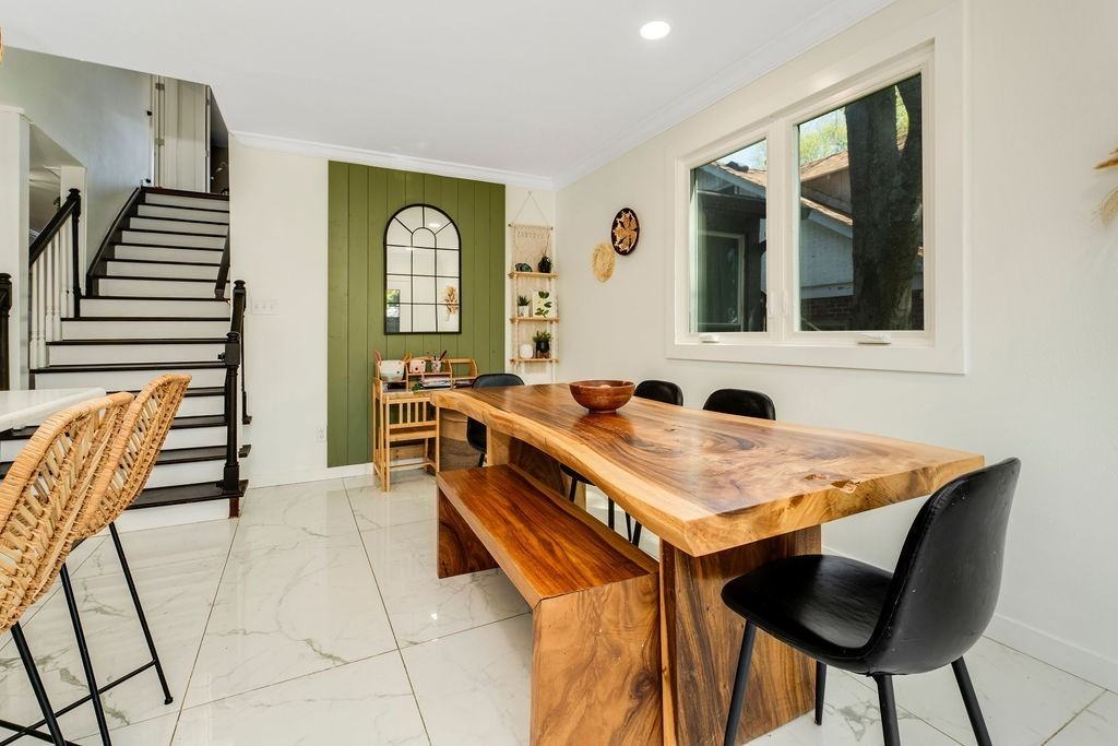 1422 Benjamin St - Photo 3 of 32