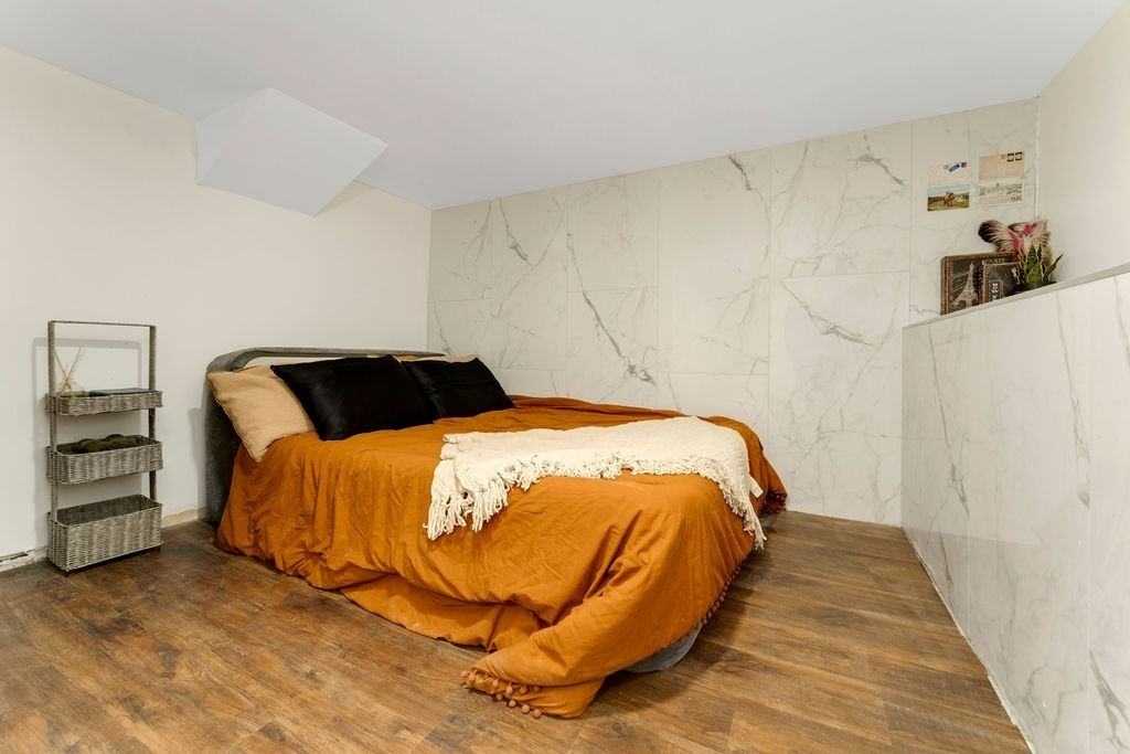 1422 Benjamin St - Photo 5 of 32