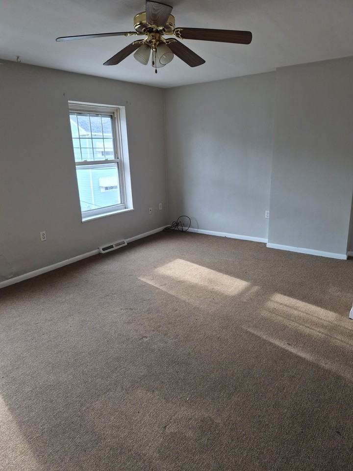 701 E 2nd Ave - Photo 5 of 12