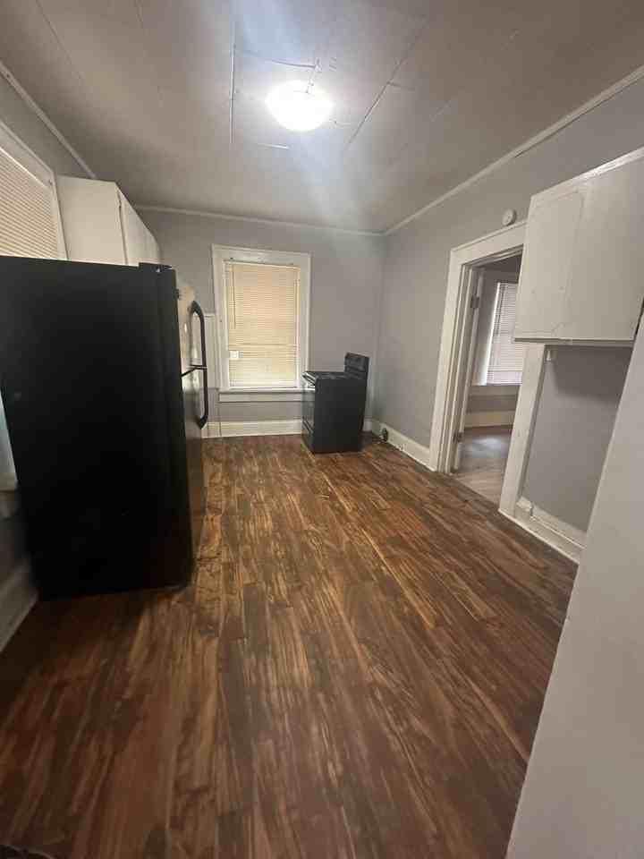 536 Heard Ave - Photo 2 of 9