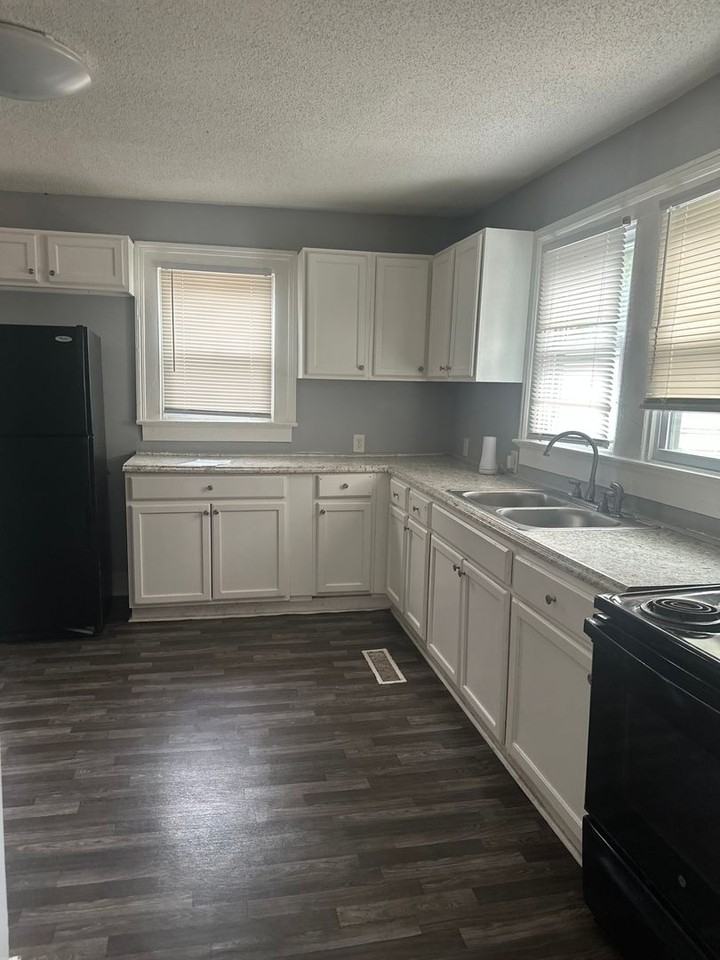 643 Heard Ave - Photo 2 of 17