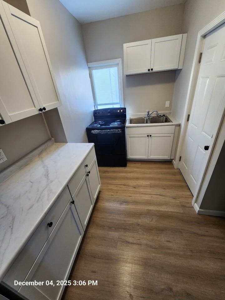 418 Girard Ave #C - Photo 3 of 8