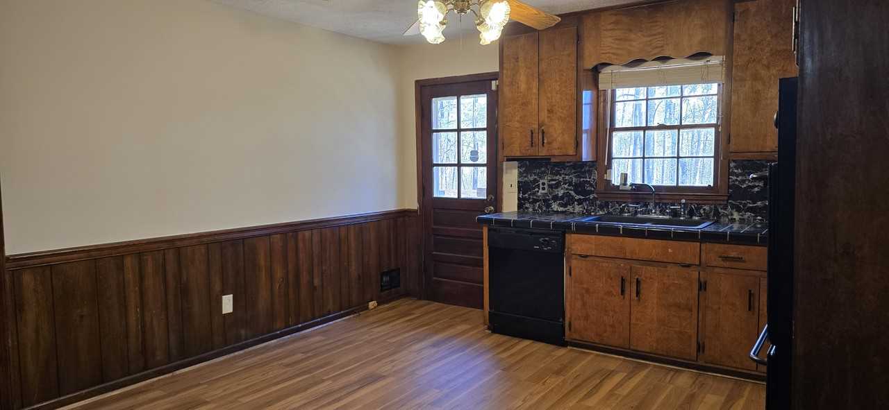 275 Johnson Ter - Photo 4 of 25