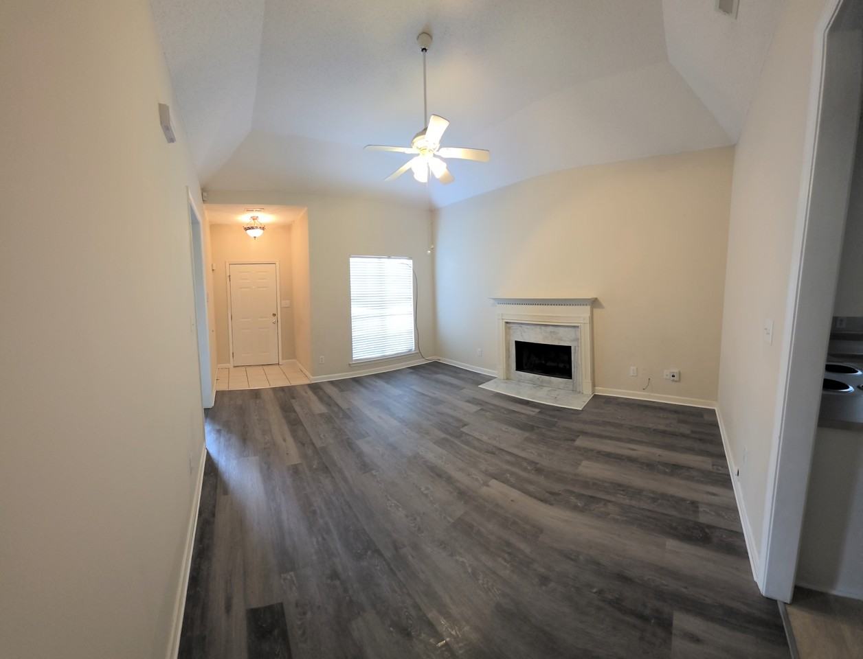 1012 Mcallister Dr - Photo 2 of 10