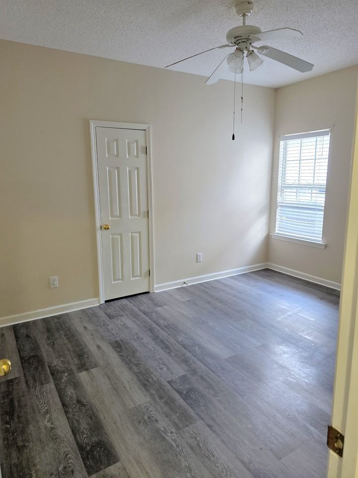 1012 Mcallister Dr - Photo 3 of 10