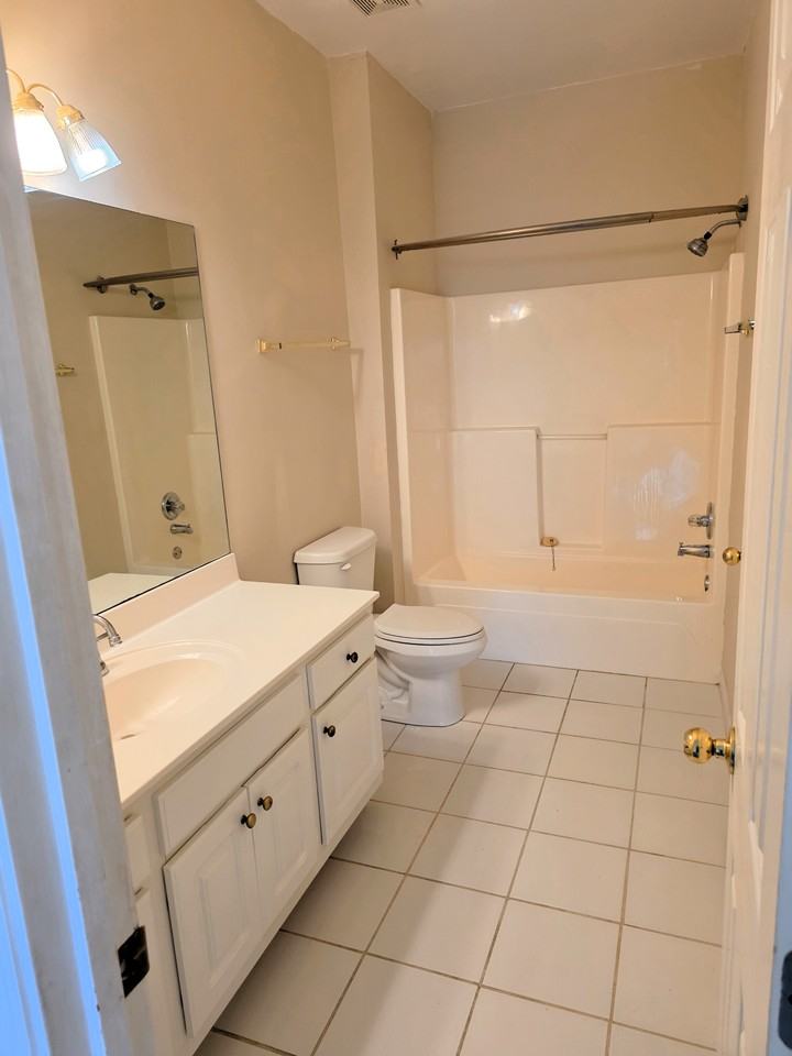 1012 Mcallister Dr - Photo 4 of 10