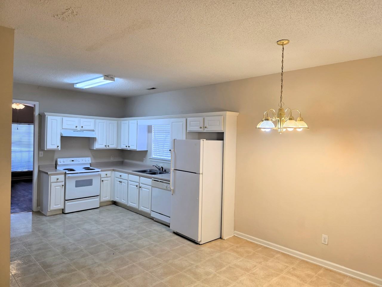 1012 Mcallister Dr - Photo 7 of 10