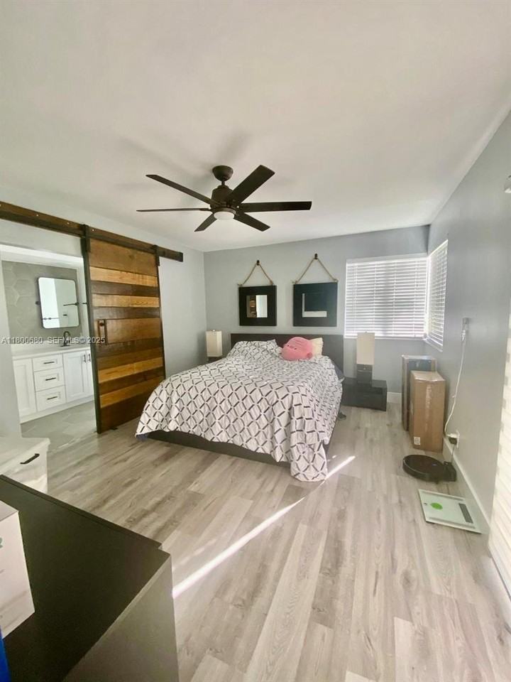 8130 Northwest 15th Street - Photo 3 of 28