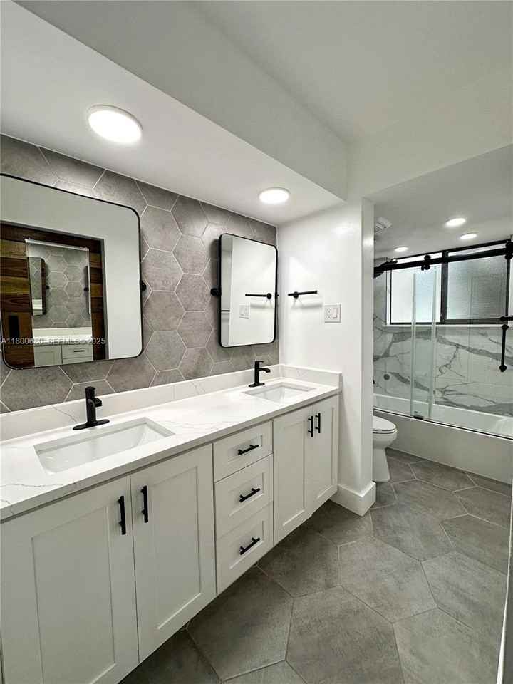 8130 Northwest 15th Street - Photo 5 of 28