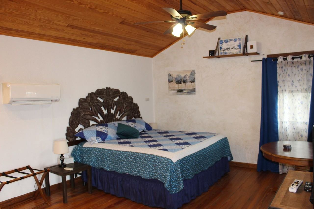 961 Buttercup Ln - Photo 2 of 8