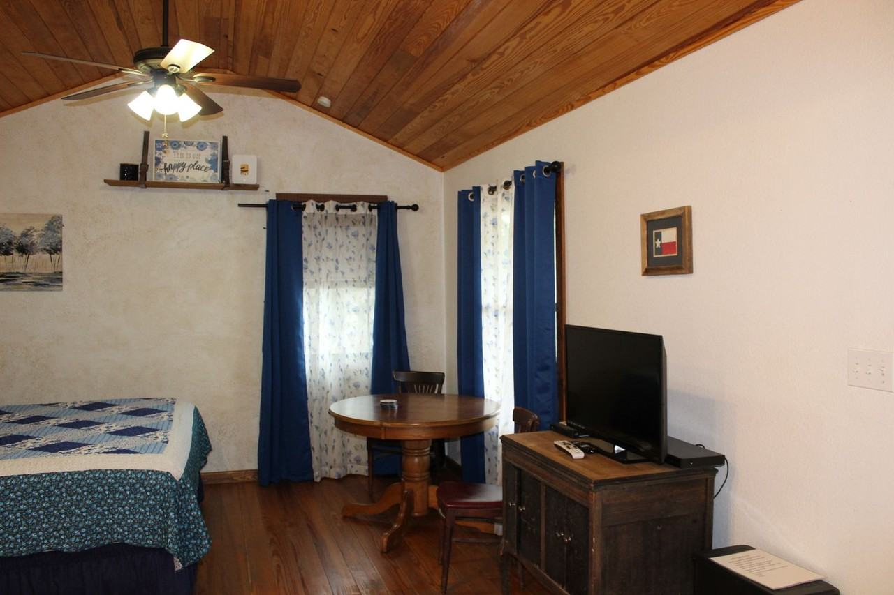 961 Buttercup Ln - Photo 3 of 8