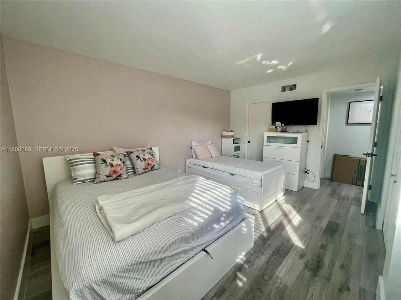 8130 Northwest 15th Street - Photo 7 of 28