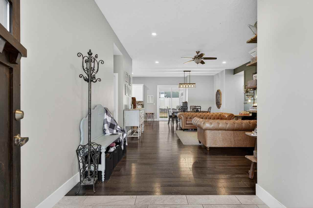 2110 S Herron Dr - Photo 2 of 31