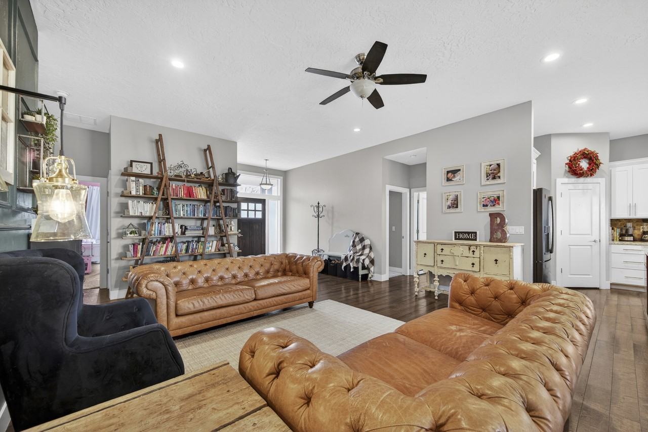 2110 S Herron Dr - Photo 4 of 31