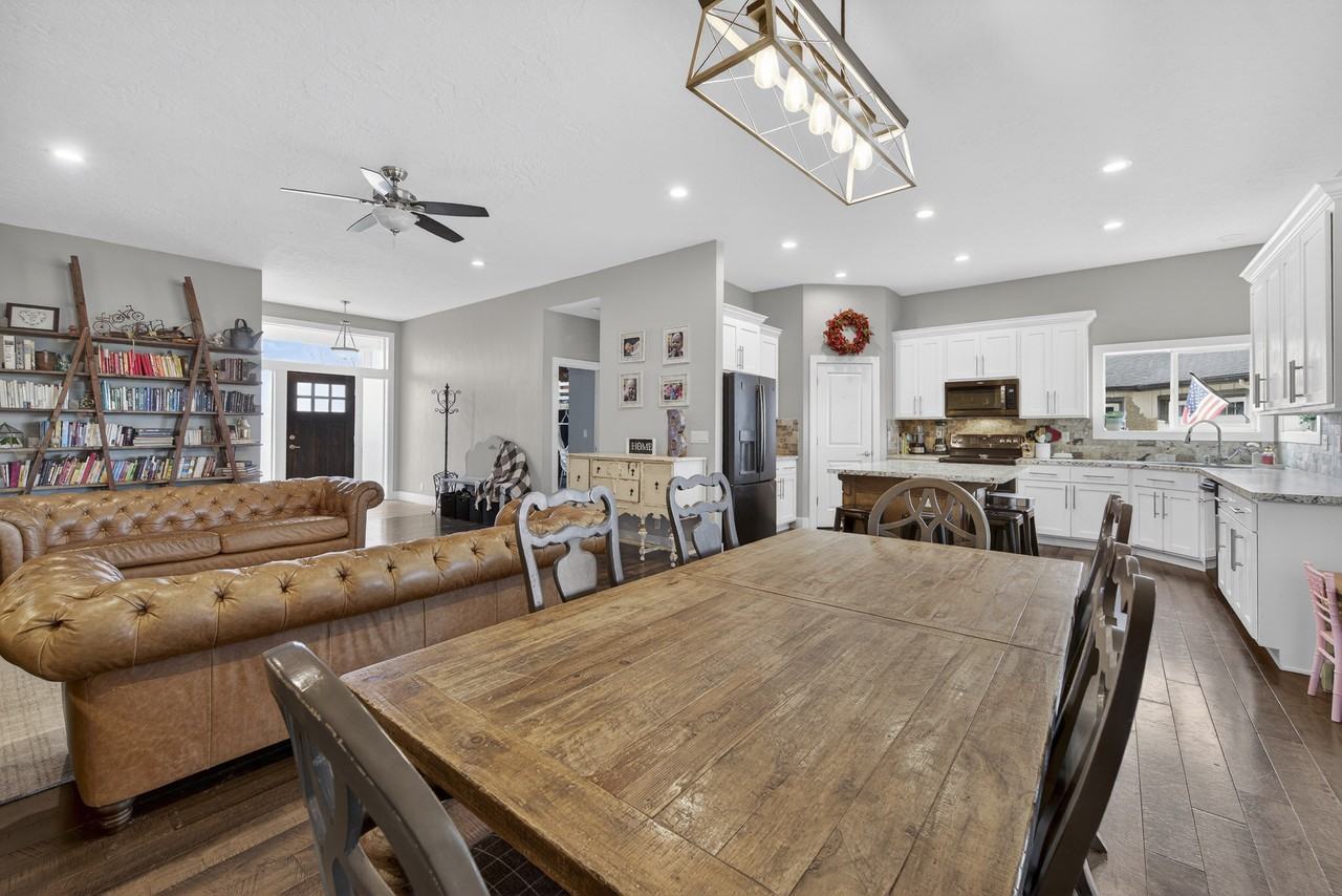 2110 S Herron Dr - Photo 6 of 31